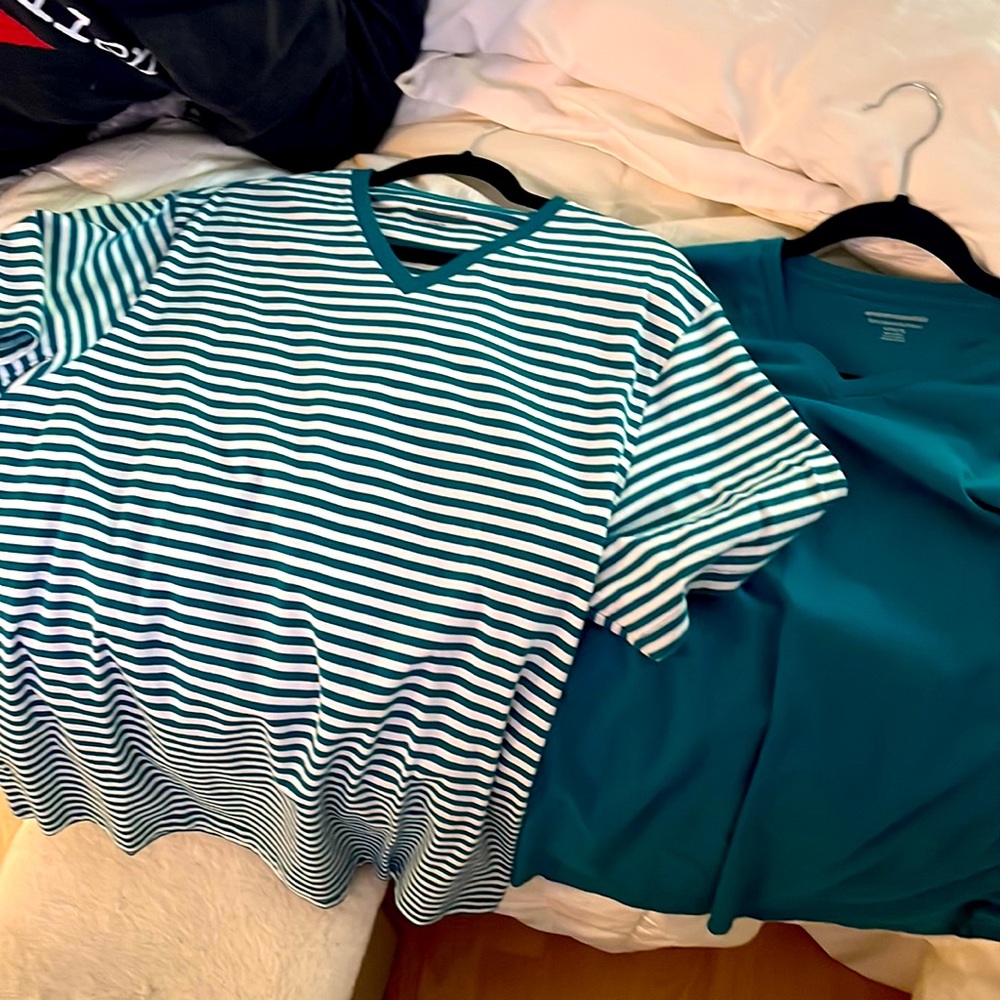 2 xl short sleeve shirts